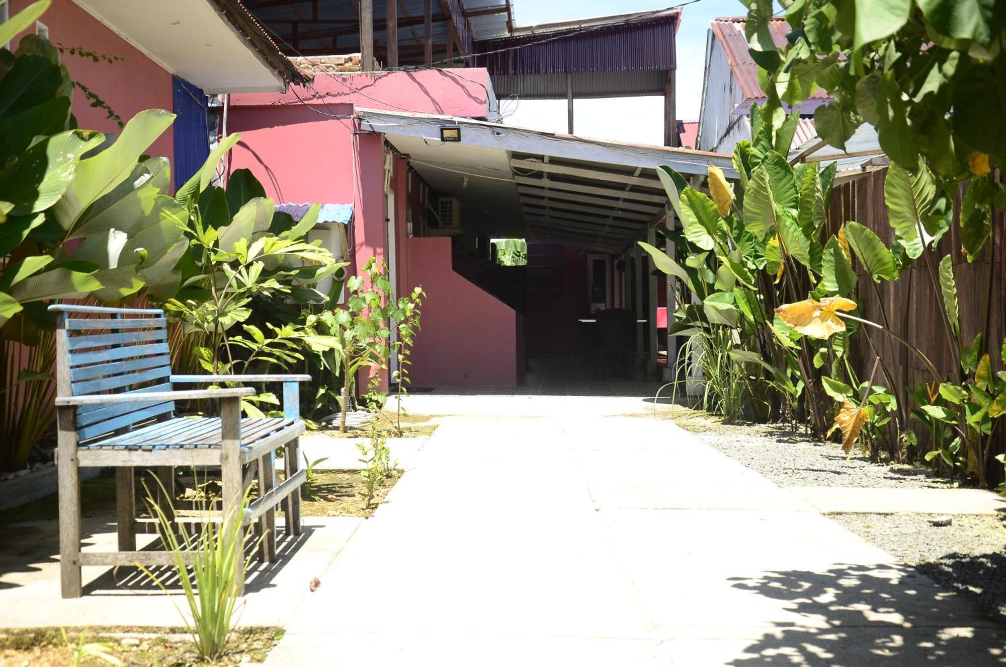 Baronda Guest House Sorong Ngoại thất bức ảnh