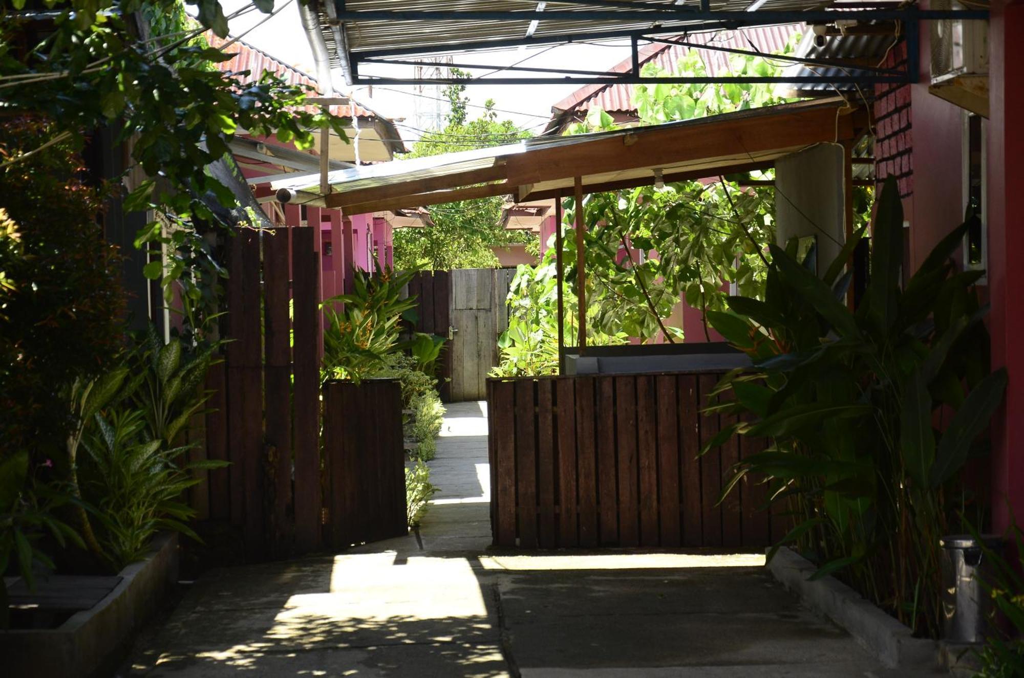 Baronda Guest House Sorong Ngoại thất bức ảnh